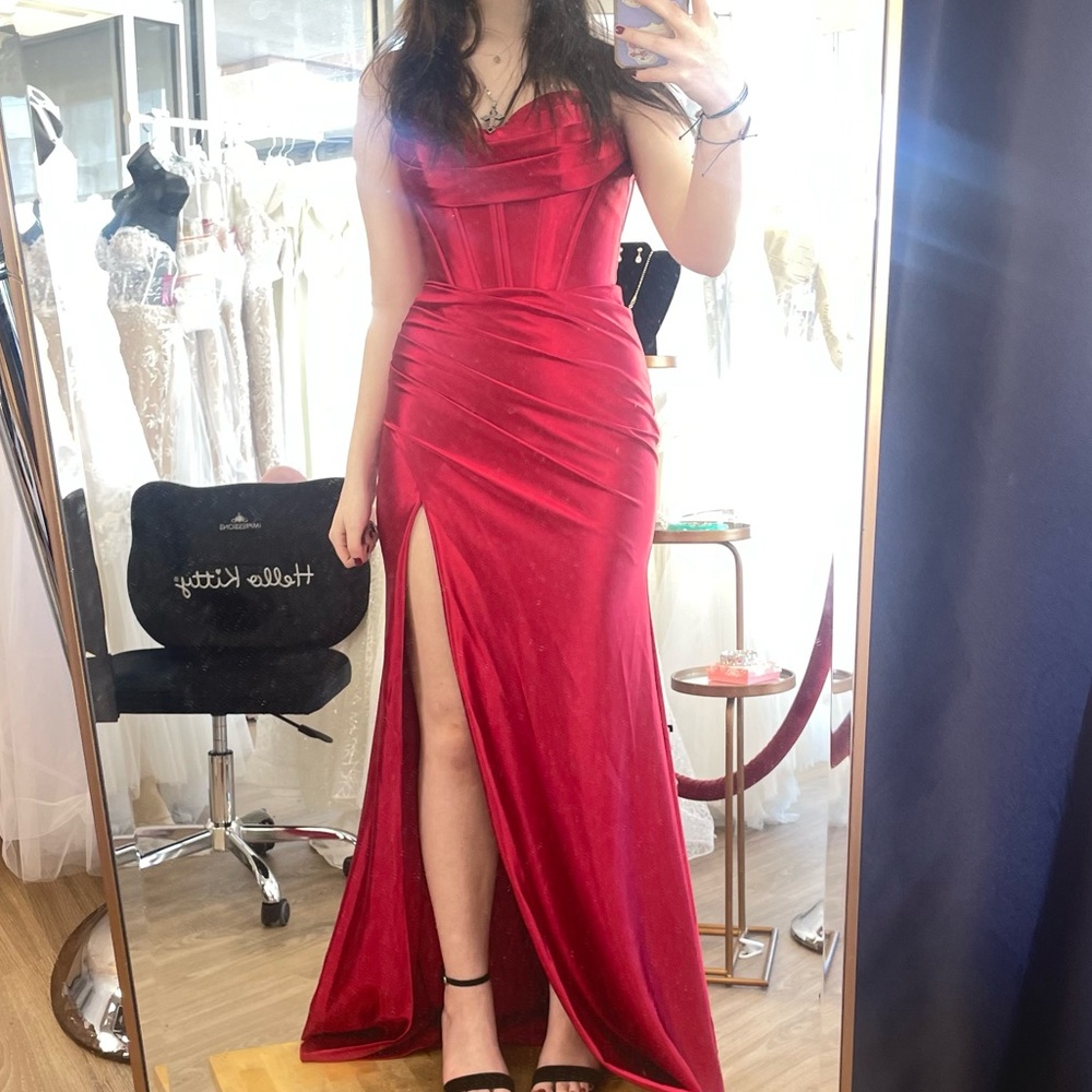 beautiful red prom dress only worn once ,size 4/6 ,tailored for 5’2 in height.